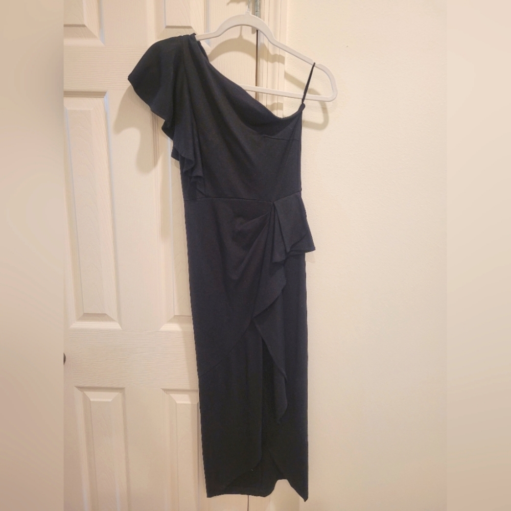 One shoulder Black dress